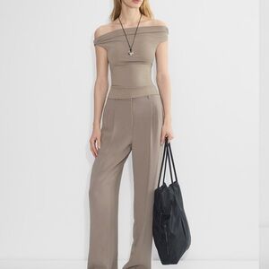 Aritzia
The Effortless Pant - Crepette